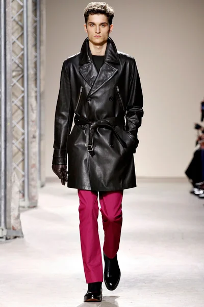 Look 28